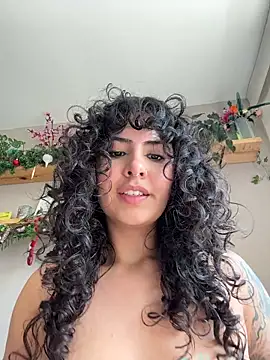 SugarTroubl33 live sex cam