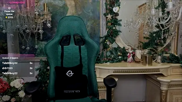 LaraBenson_'s cam snapshot