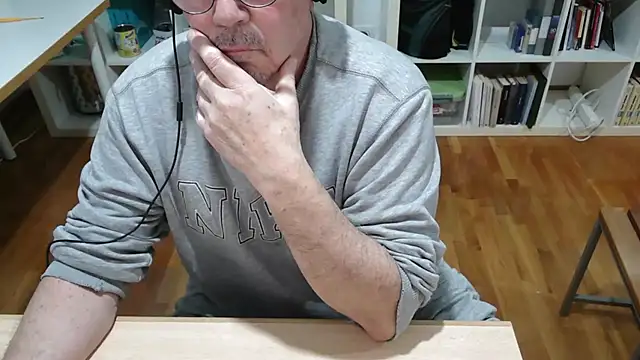 pakomen_44's cam snapshot