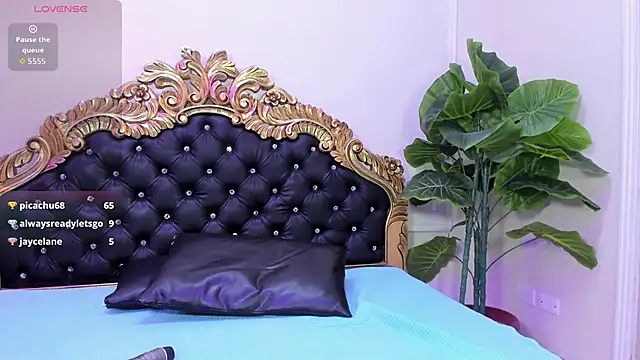 ArianaRouge's cam snapshot