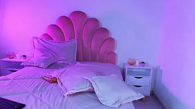 MiaColucci18's cam snapshot