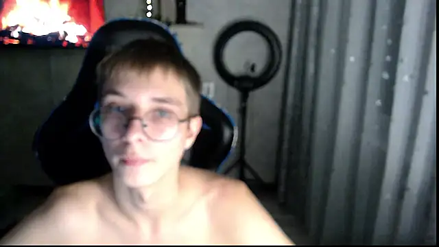 glasses_cat's cam snapshot