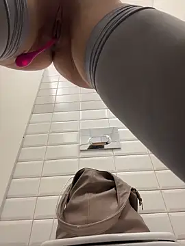 Holly_Play's cam snapshot