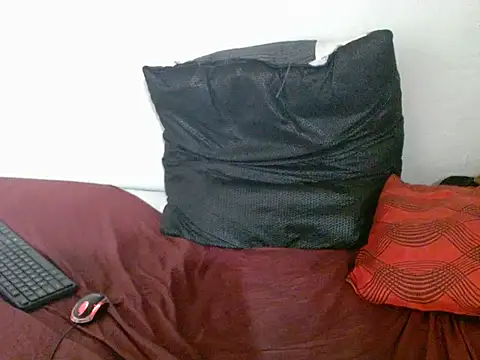 HugeTitties's cam snapshot