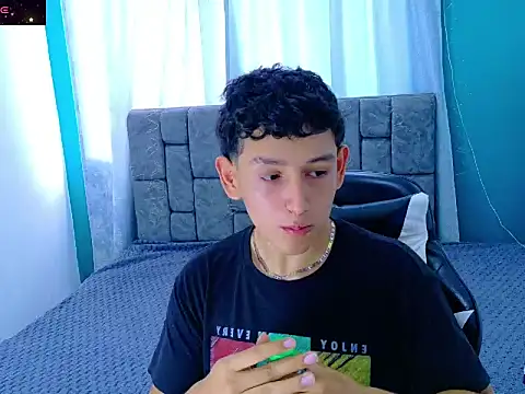 FelipeGonzalezz live sex cam