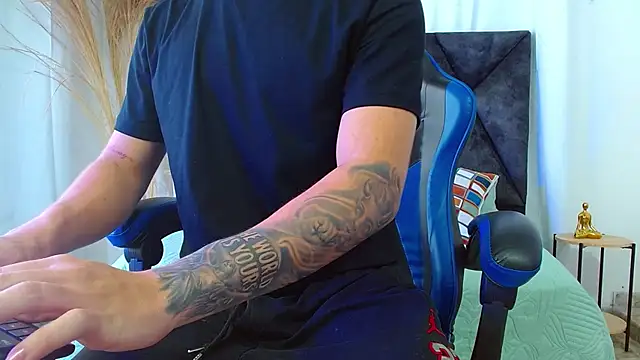 Mattass18 live sex cam