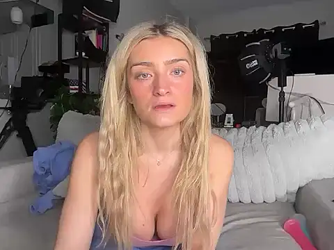 meggsworld's cam snapshot