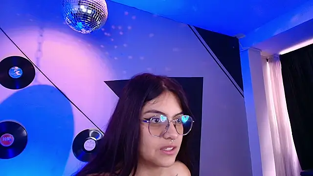 Lilith_and_Khloe's cam snapshot