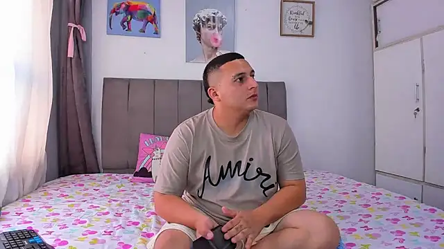 naughtyloverss's cam snapshot