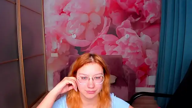 AngelinaLow's cam snapshot