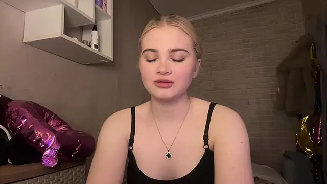 KarissaBoisse live sex cam