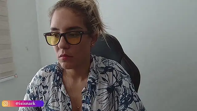 ValkyriaRose live sex cam