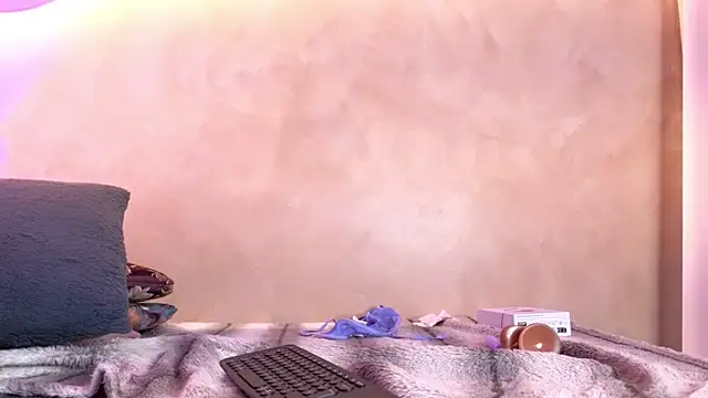 BellaRooux's cam snapshot