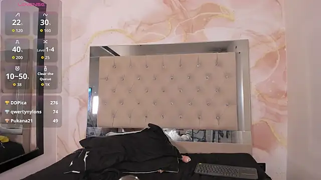 ainaah_'s cam snapshot