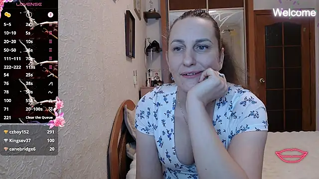 Yevgeshka-Milashka live sex cam