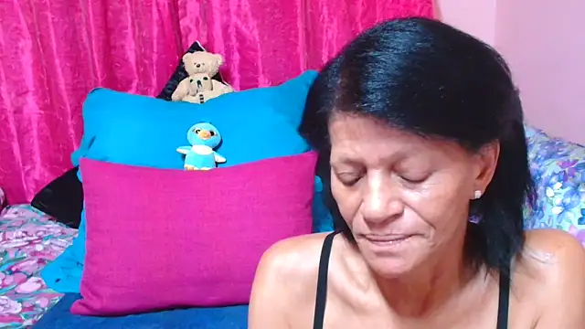 SLUTTYROXY live sex cam