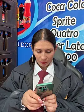 Alysson-- live sex cam