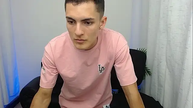 Matiius18 live sex cam