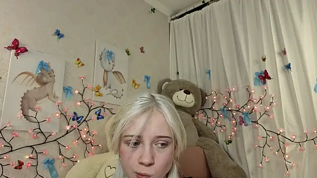 ViollaBloom's cam snapshot