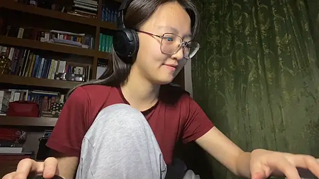 LinaClous live sex cam