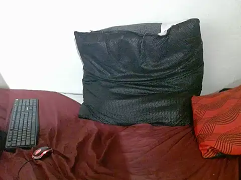 HugeTitties's cam snapshot