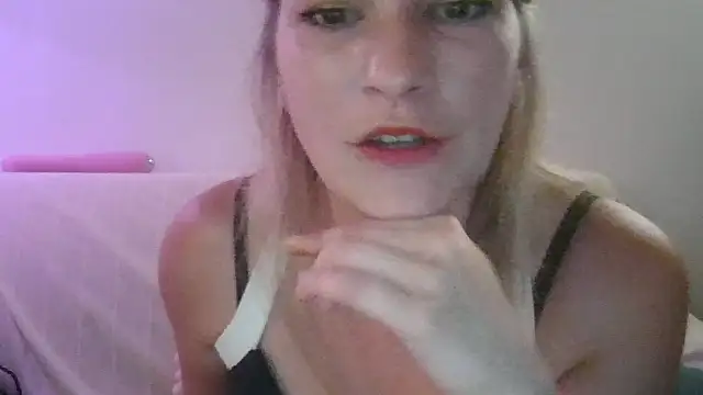 Pxetiteblonde1's cam snapshot