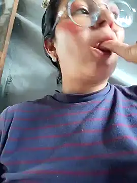 Lily-o's cam snapshot