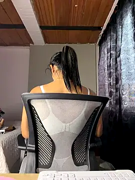 Cami_Leon2's cam snapshot