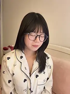 Ella-AAAAA live sex cam