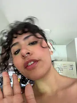 SugarTroubl33 live sex cam