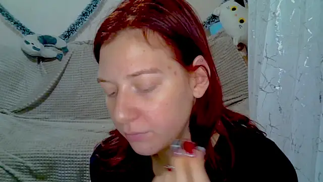 Lily_Ember's cam snapshot