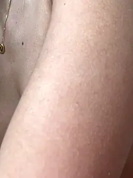 Adriennesexxx's cam snapshot