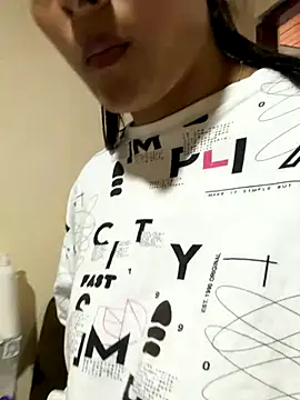 Cami_Leon2's cam snapshot