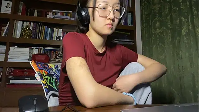 LinaClous live sex cam