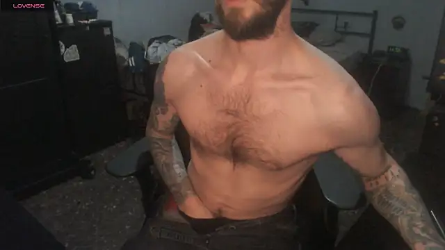 SexxxyLouis live sex cam