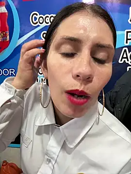 Alysson-- live sex cam