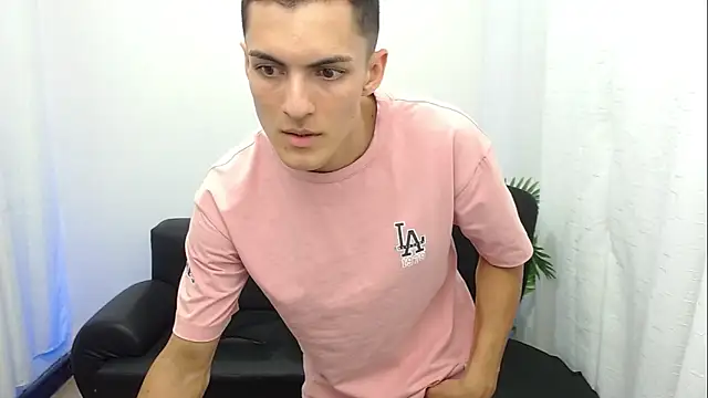 Matiius18 live sex cam