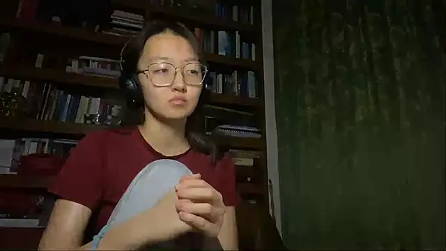 LinaClous live sex cam