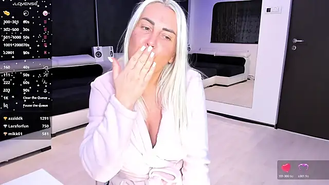 Blond_Babes's cam snapshot