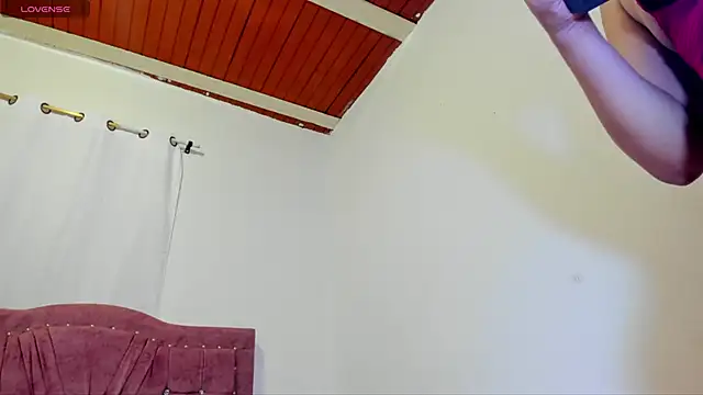 yourlatina_emely live sex cam