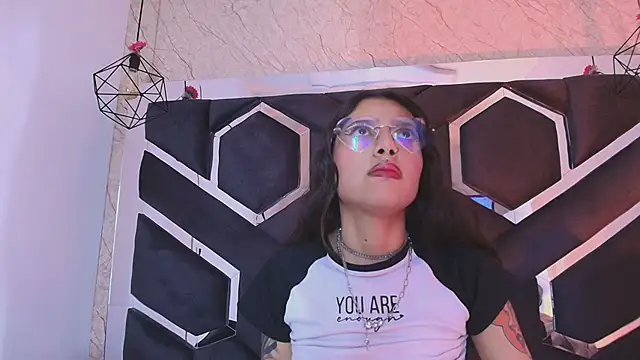 viollettaa_'s cam snapshot