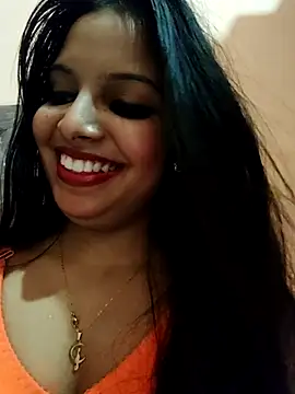 Maahhii_2 live sex cam