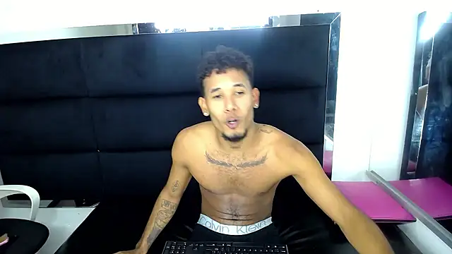 Hilarydolls live sex cam