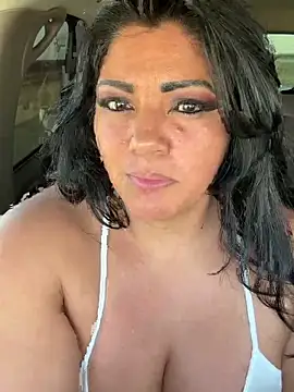 thickbustymami's cam snapshot