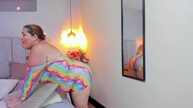 zara_milf's cam snapshot