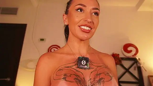 LunaMystyque live sex cam