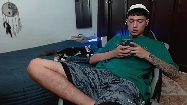 aaron_blug live sex cam