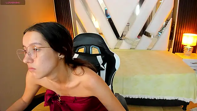 Linda4Petite's cam snapshot