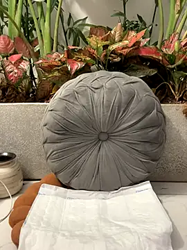 Maly_Nya live sex cam