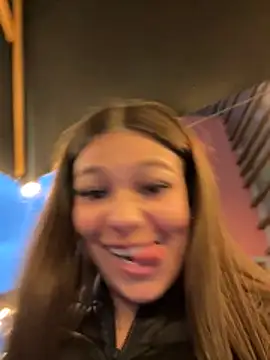 Alyshanon18 live sex cam